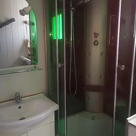 Pavillon Dans Securisee Avec Piscine * Vendres